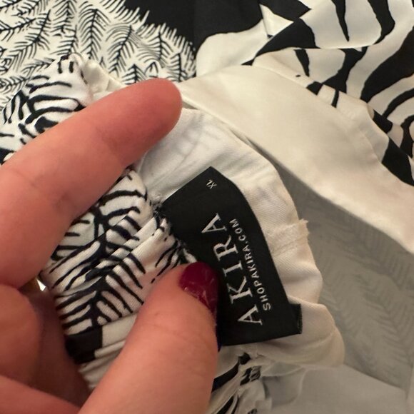 Akira - INTO THE NIGHT WIDE LEG PULL ON PANT - Picture 2 of 2